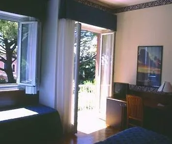 Esperia Hotel 3*