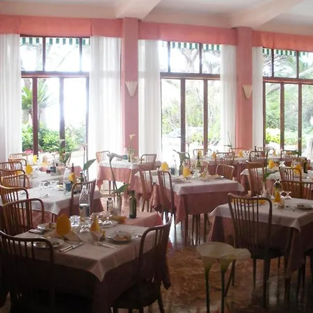 Esperia Hotel 3*