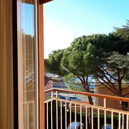 Esperia Hotel 3*